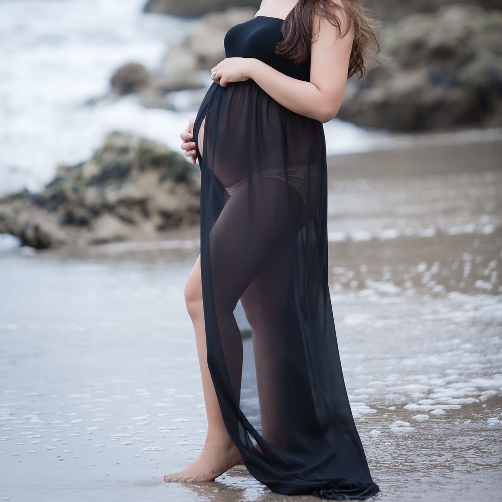 Bundle maternity photoshoot clothes.